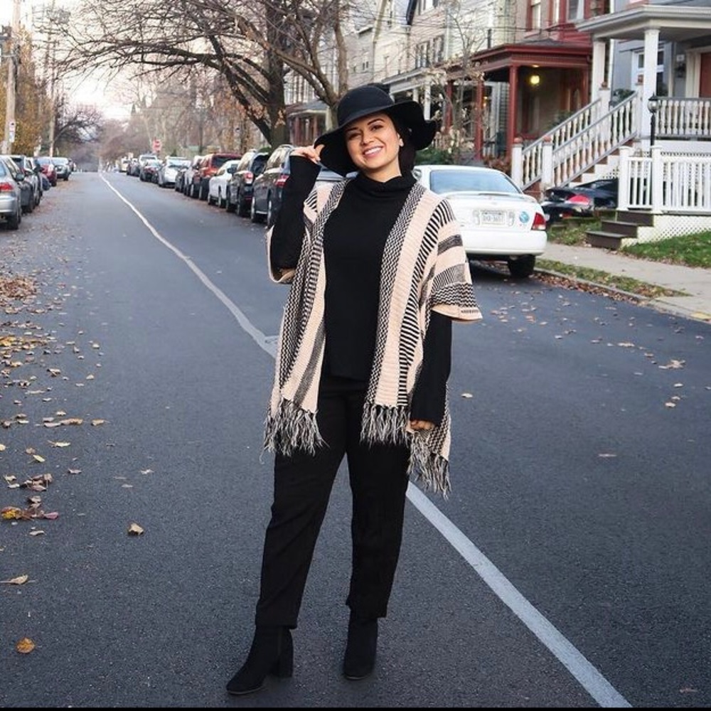 Sweater/poncho style